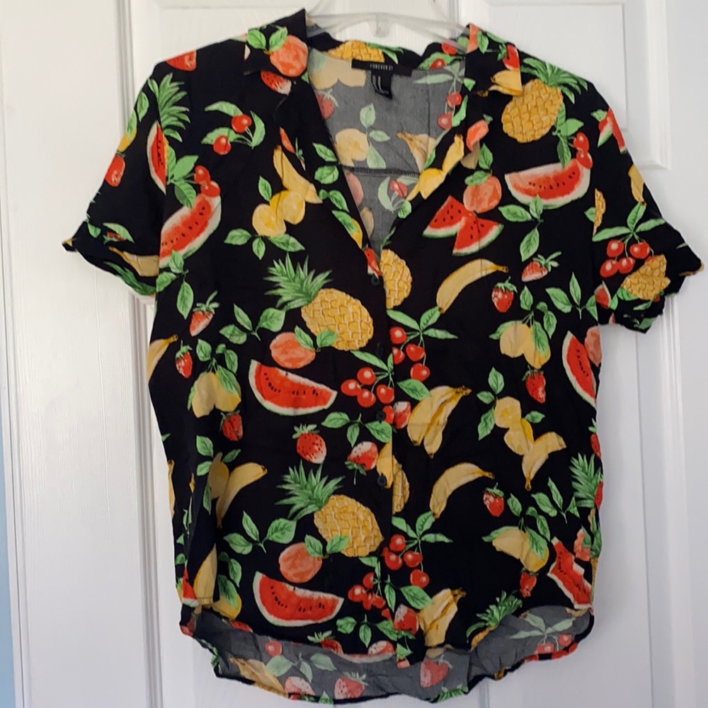 Forever21 Patterned buttondown shirt. Size medium.